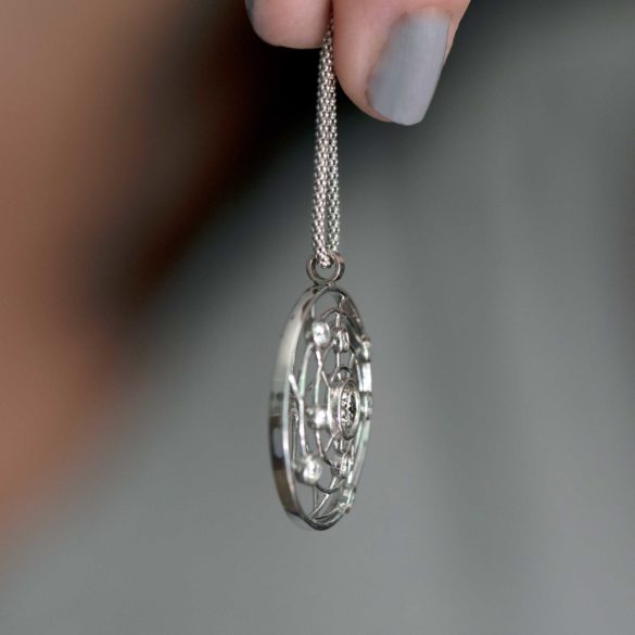 Cosmos Diamond Fabrique Necklace pendant close-up side-details