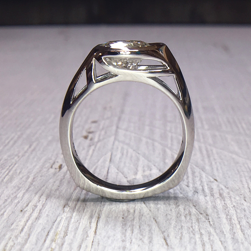 Elegant Minimal Design Diamond Ring
