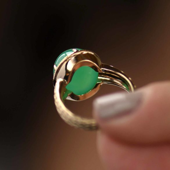 Green Chalcedony Gold Ring with Vintage Tuck and Roll Design back of gemstone view