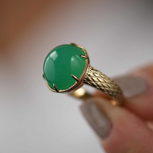 Green Chalcedony Gold Ring with Vintage Tuck and Roll Design gemstone alternate view