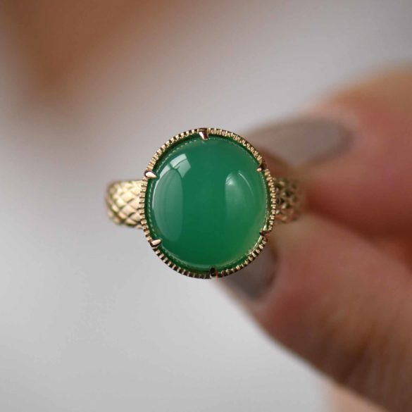 Green Chalcedony Gold Ring with Vintage Tuck and Roll Design gemstone front view