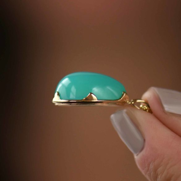 Green-blue Chrysocolla Yellow Gold Necklace setting view