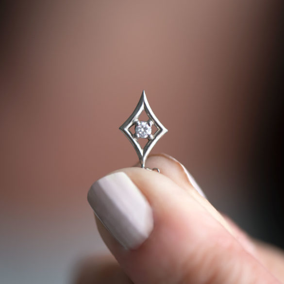 Harlequin Drops Station Art Deco Diamond Necklace close-up