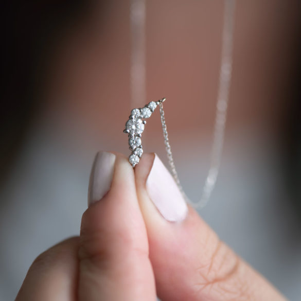 Little Diamond Cloud Inline Necklace diamond close-up