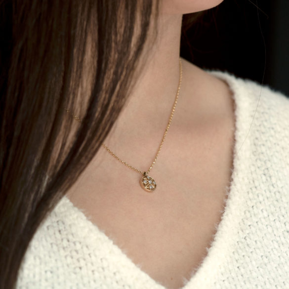 5 Diamond Lattice Fabrique Necklace on neck