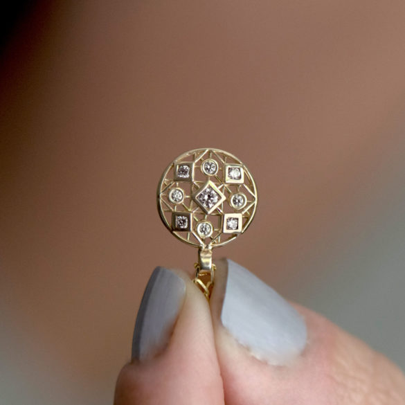 9 Diamond Lattice Fabrique Necklace Yellow Gold pendant close-up alt view